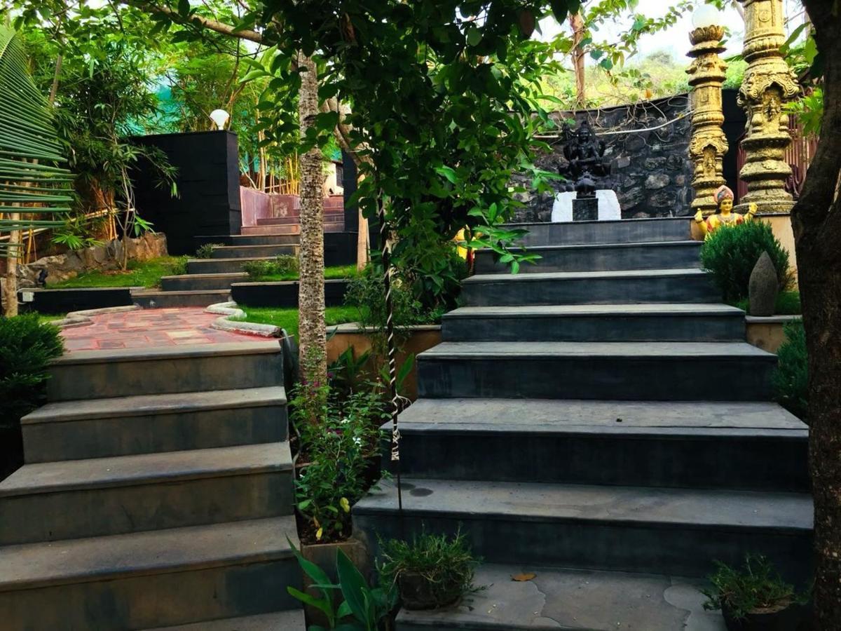 Rock Forest Goa Honeymoon Cottages Калангут Экстерьер фото