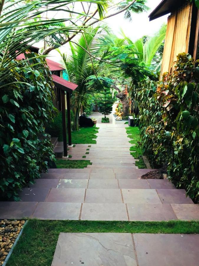 Rock Forest Goa Honeymoon Cottages Калангут Экстерьер фото